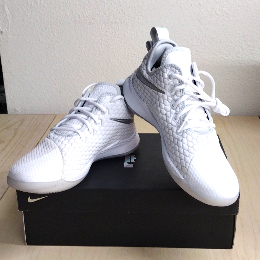 NIKE Men's LEBRON WITNESS III Basketball Shoes